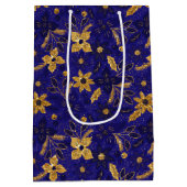 Gold and Blue Christmas Poinsettia Flowers Medium Cadeauzakje (Achterkant)