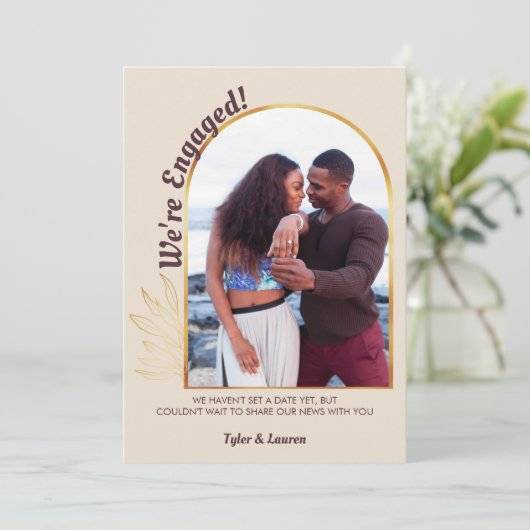 Gold Arch Engaged Photo Champagne Verloving Aankondiging (Staand voorkant)