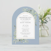 Gold Arch Foliage Dusty Blue Bridesmaids Luncheon Kaart (Staand voorkant)