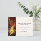 Gold Autumn Peacock Feather Wedding RSVP Uitnodiging Briefkaart (Staand voorkant)