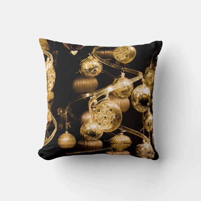 Gold Baubles en Spiral Pattern Kussen (Voorkant)