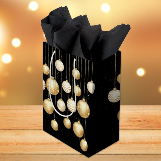 Gold Baubles kerstboomversieringen op zwart Medium Cadeauzakje