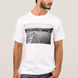 Gold Beach, Oregon Docks en Bridge over Rogue T-shirt