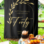 Gold & Black 40th Birthday Party Backdrop Wandkleed<br><div class="desc">Op zoek naar een elegante en stijlvolle aanvulling op je 40e verjaardag van zwart en goud? Kijk niet verder dan deze moderne tapijt! Het maakt de perfecte achtergrond voor foto's en zal een blijvende indruk op je gasten achterlaten. Met een opvallend gouden penseelscript dat "Veertig" naast aanpasbare tekst aan de...</div>