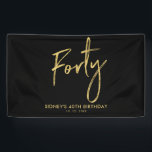 Gold & Black 40th Birthday Party Welkomstbanner Spandoek<br><div class="desc">Dit eenvoudige verjaardagsbannerontwerp is voorzien van de stijlvolle gouden letters "veertig" met een aangepaste tekst. U kunt de tekst personaliseren. Meer overeenkomende objecten beschikbaar in mijn winkel BaraBomDesign.</div>