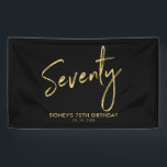 Gold & Black 70th Birthday Party Welkomstbanner Spandoek<br><div class="desc">Dit eenvoudige verjaardagsbannerontwerp biedt stijlvolle gouden letters "70" met aangepaste tekst. U kunt de tekst personaliseren. Overeenkomende 70e verjaardag uitnodiging en partijbenodigdheden beschikbaar in mijn winkel BaraBomDesign.</div>