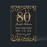Gold Black 80th Birthday Bewaar de datum en detail Kaart<br><div class="desc">Elegant "70th Birthday Party" ontwerp met faux glitter confetti & details tekst. Makkelijk te gebruiken en makkelijk te personaliseren. Bestel vandaag nog!</div>