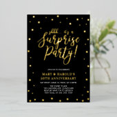 Gold & Black Confetti Surprise Jubileum Party Folie Uitnodiging (Staand Voorkant)