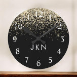 Gold Black Glitter Monogram Girly Initialen Ronde Klok<br><div class="desc">Zwart en goudglitter geborsteld monogram naamklok. Dit maakt de perfecte liefhebbende 16 verjaardag,  bruiloft,  vrijgezellenfeest,  verjaardagsdag,  baby shower of vrijgezellenfeest voor iemand die van luxe glam en stijl houdt.</div>