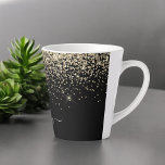 Gold Black Glitter Script Monogram Girly Name Latte Mok<br><div class="desc">Zwart en Goud Sparkle Glitter Script Monogram Naam Latte Coffee Cup Mok. Dit maakt de perfecte lieve 16 verjaardags-,  bruiloft-,  vrijgezellenfeest-,  jubileum-,  baby shower- of vrijgezellenfeestcadeau voor iemand die van glamluxe en chique stijlen houdt.</div>