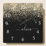 Gold Black Glitter Script Monogram Girly Name Vierkante Klok<br><div class="desc">Gold en Black Sparkle Glitter Script Monogram Name Clock. Dit maakt de perfecte liefhebbende 16 verjaardag,  bruiloft,  vrijgezellenfeest,  verjaardagsdag,  baby shower of vrijgezellenfeest voor iemand die van luxe glam en stijl houdt.</div>