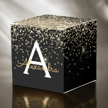 Gold Black Luxury Glitter Sparkle Monogram Bedankdoosjes<br><div class="desc">Goud en zwart Faux Glitter en Sparkle Elegant Gift Box. Deze geschenkdoos kan worden aangepast om uw initiaal en voornaam op te nemen en maakt een geweldige verjaardags-,  bruiloft-,  vrijgezellenfeest-,  vrijgezellenfeest- of baby shower geschenkdoos. Neem contact op met de ontwerper voor aangepaste overeenkomende items.</div>