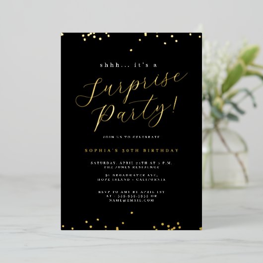 Gold Black Script Confetti Surprise Party Folie Uitnodiging (Staand Voorkant)