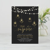 Gold & Black String Lights Surprise Birthday Party Kaart (Staand voorkant)