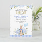 Gold Blue Floral Peter Rabbit Baptism Uitnodiging (Staand voorkant)