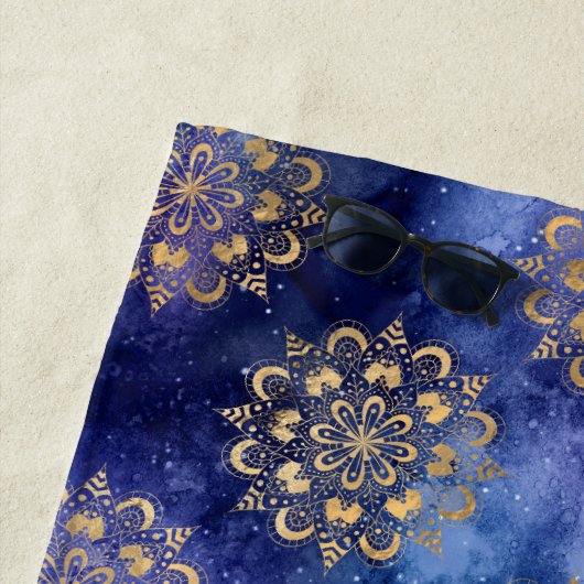 Gold & Blue Galaxy Dharma Mandala Pattern Strandlaken (In situ)