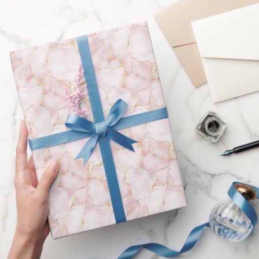 Gold Blush Pink Rose Petals Floral Wedding Cadeaupapier (Geschenken)