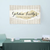 Gold Bohemian Feather op Rustige houten planken Spandoek (Beurs)