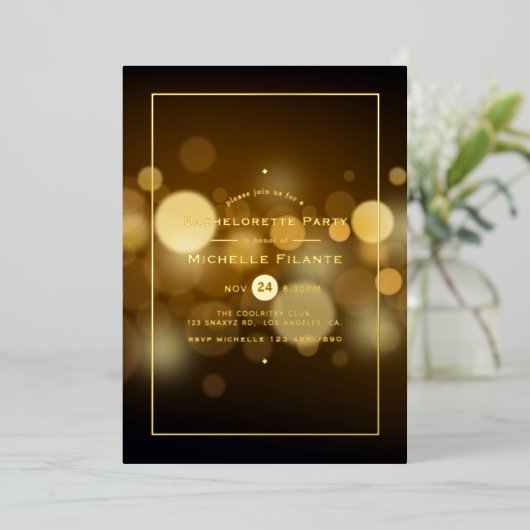 Gold Bokeh Bachelorette Party Folie Uitnodiging (Staand Voorkant)