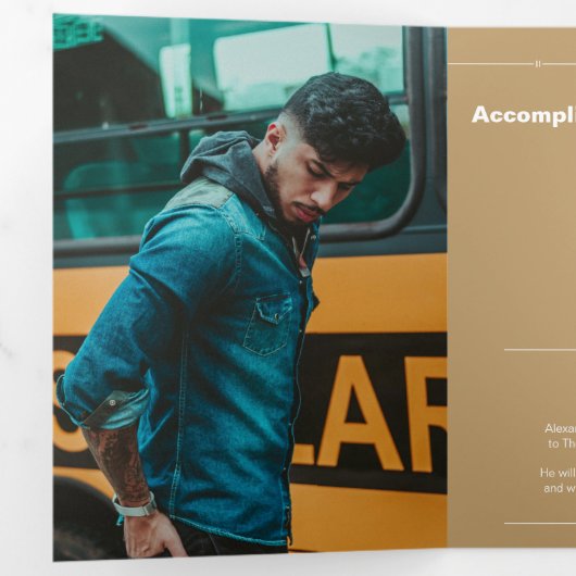 Gold Bold AFSTUDEREN Letters en Pet Afstuderen Drieluik Aankondiging (Binnenzijde eerst)