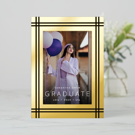 Gold Border Afstuderen Folie Uitnodiging (Staand Voorkant)