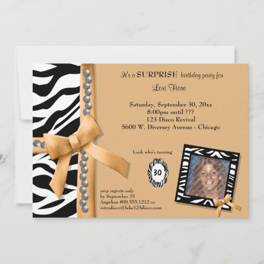 Gold Bow en Zebra gestreepte Birthday Party Invite Kaart (Voorkant)