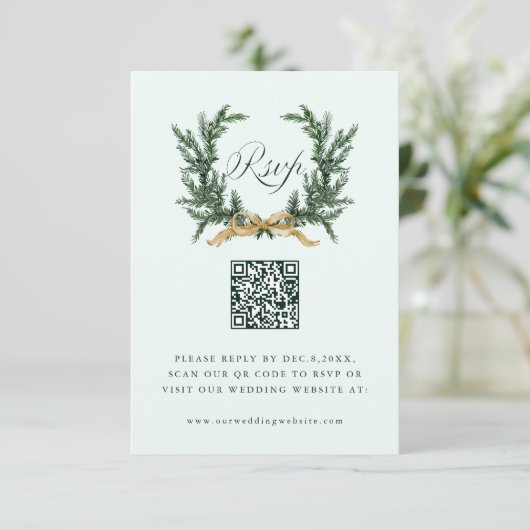 Gold Bow & Green Pine Wreath Wedding QR Code Mint RSVP Kaartje (Staand voorkant)