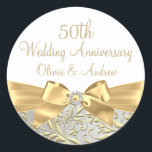 Gold Bow Leaf White 50th Wedding Jubileum Ronde Sticker<br><div class="desc">Gold Bow Leaf White 50th Wedding Jubileum Sticker. Elegant gouddiamantstrik en floraal vormontwerp. Let op: alle platte afbeeldingen! Ze hebben geen echte juwelen!</div>