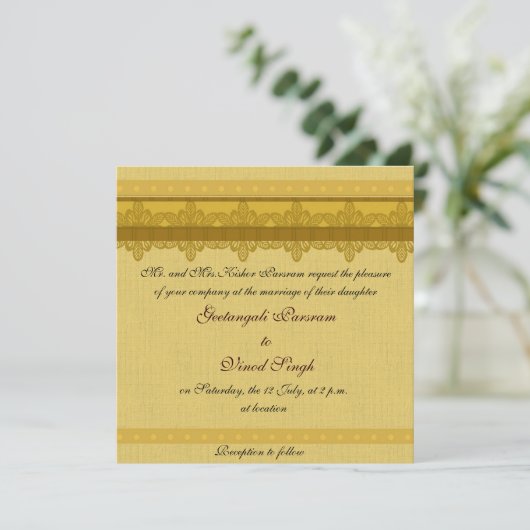 Gold brocade hindu bruiloft kaart (Staand voorkant)