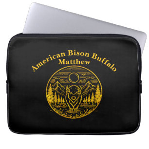 Gold Buffalo staat majestueus in de Natuur scene Laptop Sleeve
