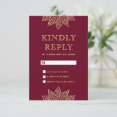 Gold Burgundy Mehendi Henna Indian Wedding RSVP Kaartje (Staand voorkant)