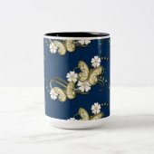 Gold Butterflies Pattern Decorative Floral Mok (Center)