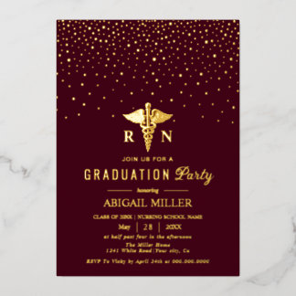 Gold caduceus burgundy Class Of 2026 graduation Folie Uitnodiging