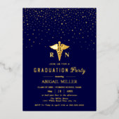 Gold caduceus & confetti Class Of 2026 graduation Folie Uitnodiging (Voorkant)