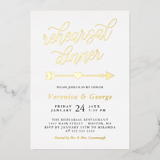 Gold Calligraphy & Heart Arrow Rehearsal Dinner Folie Uitnodiging (Voorkant)