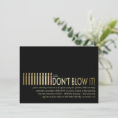 Gold Candles Surprise verjaardagsfeestje uitnodigi Kaart (Staand voorkant)