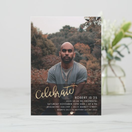 Gold Celebrate-script | Aangepaste fotoverjaardag Kaart (Staand voorkant)