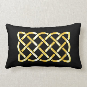 Gold Celtic Knot Tegen een zwarte achtergrond Kussen