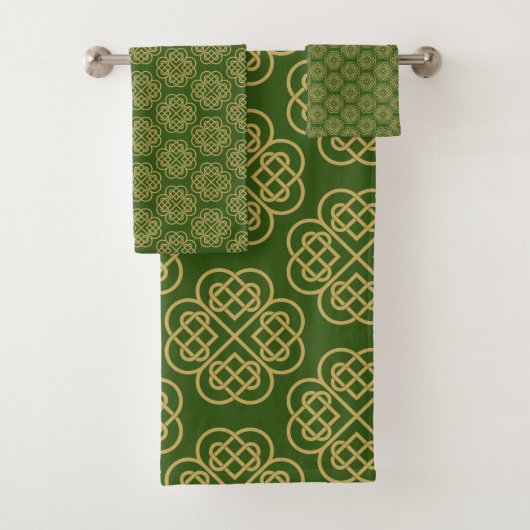 Gold Celtic Shamrock Pattern Bad Handdoek (Insitu)