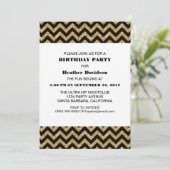 Gold Chevron Glitter Birthday Party Invite Kaart (Staand voorkant)