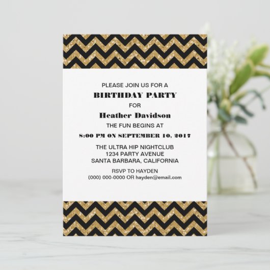 Gold Chevron Glitter Birthday Party Invite Kaart (Staand voorkant)