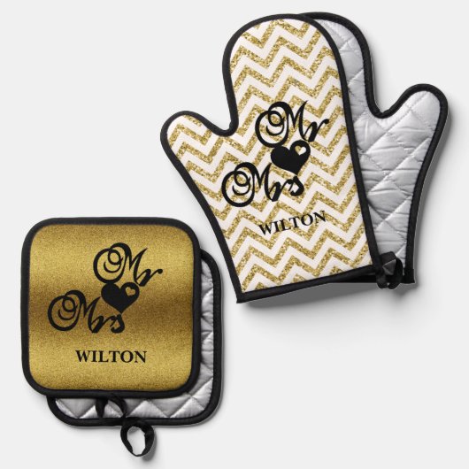 Gold Chevron Mr. & Mrs. Hearts Monogram Golden Ovenwant & Pannenlap Set (Voorkant / Achterkant)