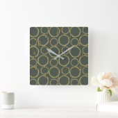 Gold Circles & Rustige Olive Green Modern Chic Vierkante Klok (Huis)