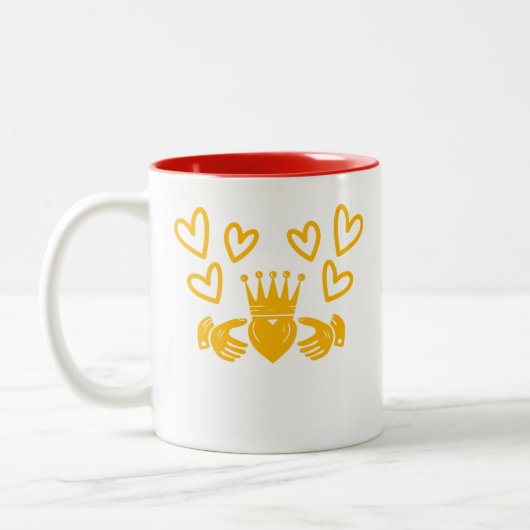 Gold Claddagh Ring Coffee Mug Tweekleurige Koffiemok (Links)