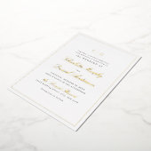 Gold Classic Elegance Script Monogram Weddenschap Folie Uitnodiging (Gedraaid)