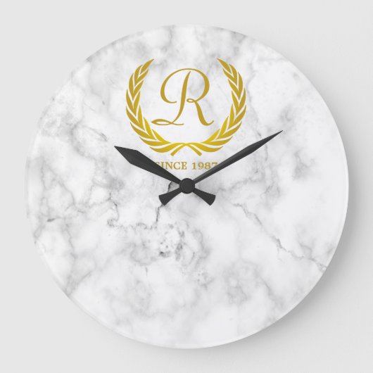 Gold Classic Monogram Laurel Leaf White Marble Grote Klok (Voorkant)