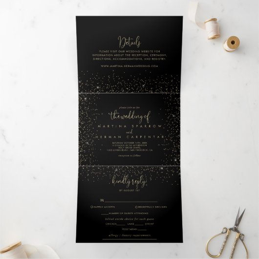 Gold Confetti Calligraphy Fancy Script Wedding Drieluik Uitnodiging (Binnen)