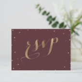 Gold Confetti Love Burgundy Wedding RSVP (Staand voorkant)
