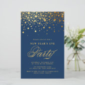 Gold Confetti Navy Blue nieuwjaarsuitnodiging (Staand voorkant)