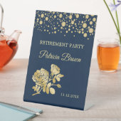 Gold Confetti Rozen Retirement Party Reclamebord Met Voetstuk (Insitu)